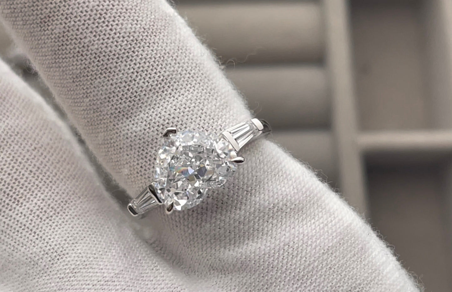 womens lab grown diamond engagement ring